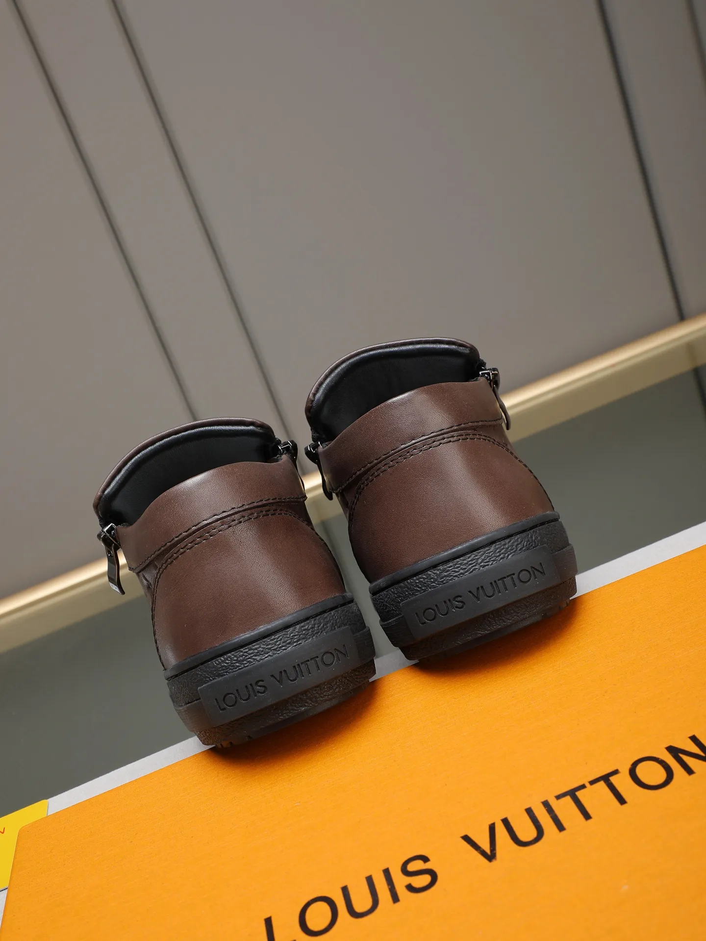 The main recommended model👍👍👍PP440 is the new LOUIS VUITTON [Luden Yiwei]——LV upper [Lv]🇮🇹Imported first-layer cowhide embossed🇩🇪Breathable sheep lining ➕Non-slip and wear-resistant outsole. Every man's identity is reflected in his elegant and stable upper shoes🚶🏻🚶🏻📯 No matter the wind or rain, the shoe last remains unchanged and can stand the test of time🔍️. ——Code number: 38-44 (45 can be customized)